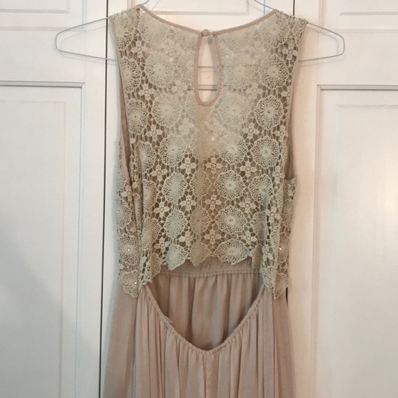 Nude maxi dress with open back - Picture 3 of 4